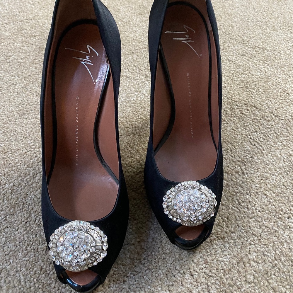 Gorgeous Satin Giuseppe Zanotti and rhinestone heals.... KILLER